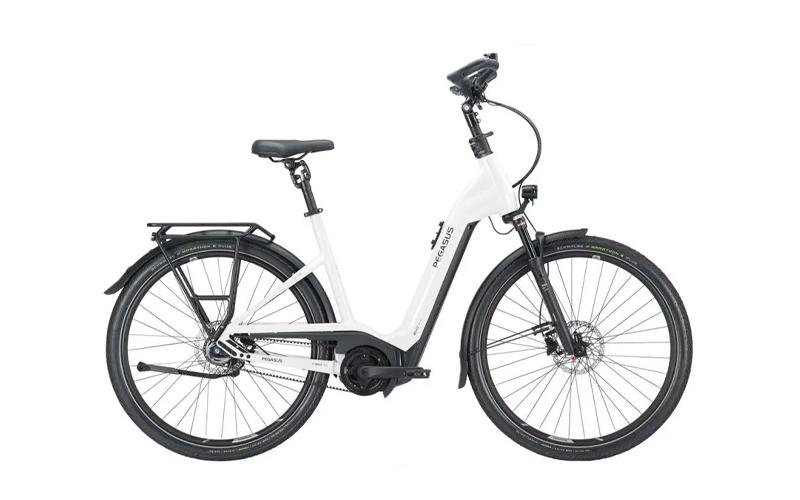 <p><strong>De Pegasus Premio Evo 5F Lite Belt Comfort</strong> is een stijlvolle en comfortabele e-bike in metallic off white met een naafversnelling van 5 versnellingen. Deze 28-inch fiets biedt uitstekende prestaties en betrouwbaarheid, perfect voor dagelijks gebruik.<br />
<br />
<strong>Nu tijdelijk in prijs verlaagd van &euro;4.899 naar &euro;4.599.</strong></p>
